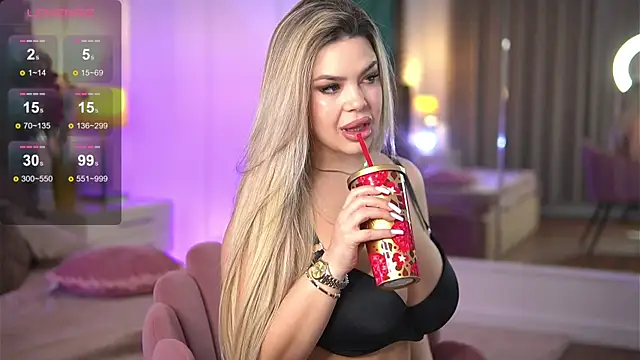 Snapshot of SophieBoobsX chatting on March 2025 06:47:02 AM SophieBoobsX online show from March 2025 06:47:02 AM