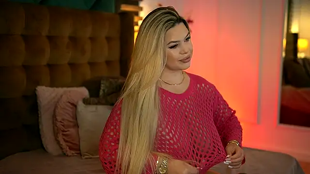 Snapshot of SophieBoobsX chatting on October 2025 05:19:02 AM SophieBoobsX online show from October 2025 05:19:02 AM