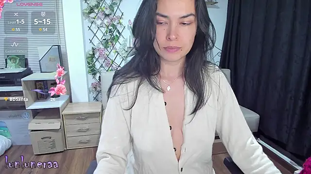 Snapshot of Lunlunera chatting on February 2025 06:14:02 AM Lunlunera online show from February 2025 06:14:02 AM