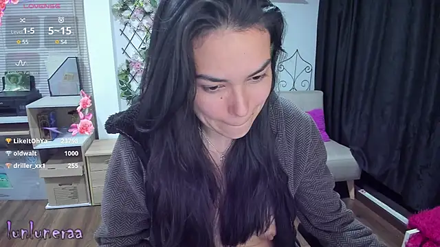 Snapshot of Lunlunera chatting on March 2025 10:27:02 AM Lunlunera online show from March 2025 10:27:02 AM