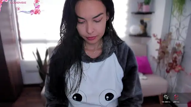 Snapshot of Lunlunera chatting on October 2025 12:04:02 PM Lunlunera online show from October 2025 12:04:02 PM