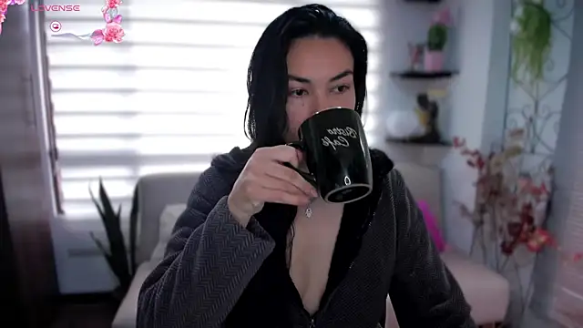 Snapshot of Lunlunera chatting on October 2025 01:10:01 PM Lunlunera online show from October 2025 01:10:01 PM