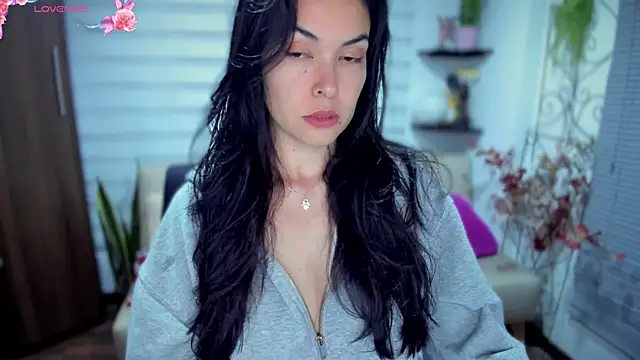 Snapshot of Lunlunera chatting on October 2025 05:04:02 AM Lunlunera online show from October 2025 05:04:02 AM