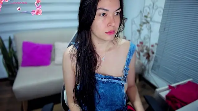 Snapshot of Lunlunera chatting on March 2026 01:10:01 AM Lunlunera online show from March 2026 01:10:01 AM