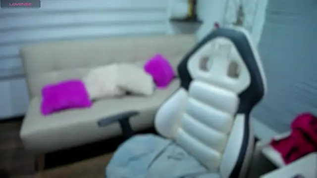 Snapshot of Lunlunera chatting on April 2026 02:01:01 AM Lunlunera online show from April 2026 02:01:01 AM