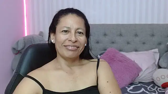 mature martina online show from February 2025 06:13:02 AM