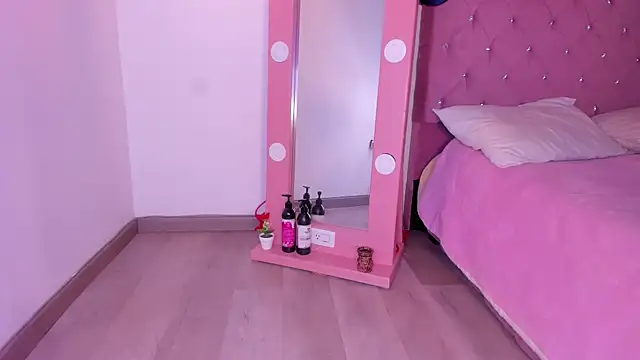 isa red hair online show from February 2025 05:08:01 AM