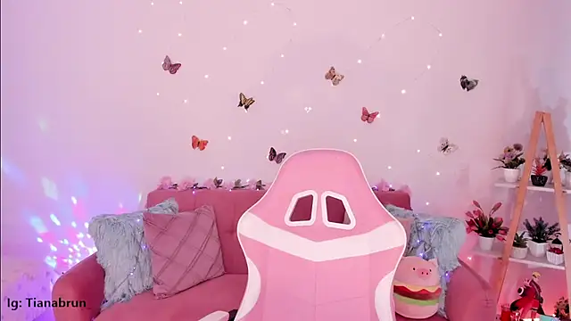 Snapshot of Zara_uwu_ chatting on October 2025 11:33:02 AM Zara uwu online show from October 2025 11:33:02 AM