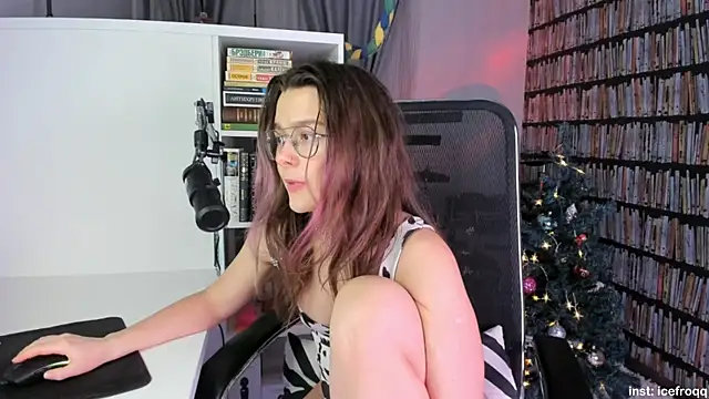 Snapshot of icefroqq chatting on January 2025 08:44:01 PM icefroqq online show from January 2025 08:44:01 PM