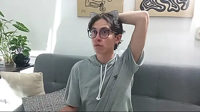 Snapshot of Norehg chatting on October 2025 08:15:01 AM Norehg online show from October 2025 08:15:01 AM