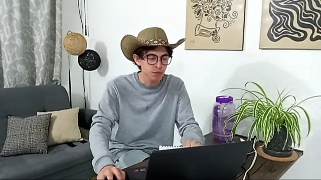 Snapshot of Norehg chatting on October 2025 08:04:02 AM Norehg online show from October 2025 08:04:02 AM