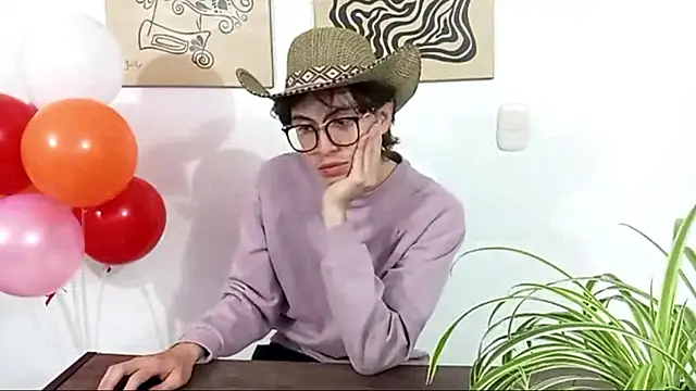 Snapshot of Norehg chatting on November 2025 12:54:01 AM Norehg online show from November 2025 12:54:01 AM