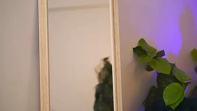 LesaisMore online show from February 2025 11:20:01 AM