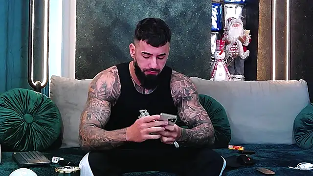 Snapshot of masterkingofmusclee chatting on December 2024 08:34:01 AM masterkingofmusclee online show from December 2024 08:34:01 AM