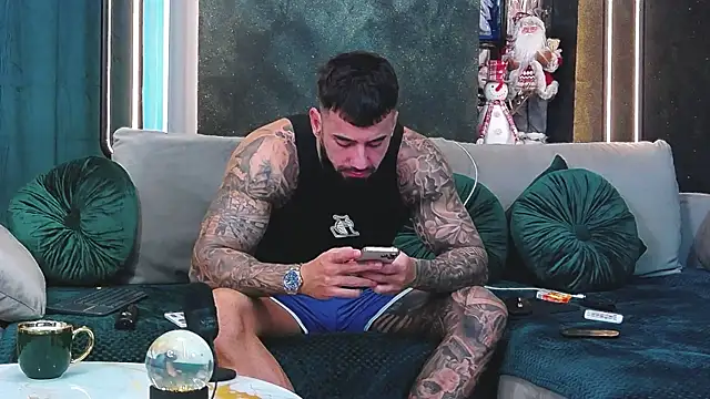 Snapshot of masterkingofmusclee chatting on December 2024 08:55:02 AM masterkingofmusclee online show from December 2024 08:55:02 AM