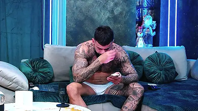 Snapshot of masterkingofmusclee chatting on December 2024 01:22:01 PM masterkingofmusclee online show from December 2024 01:22:01 PM