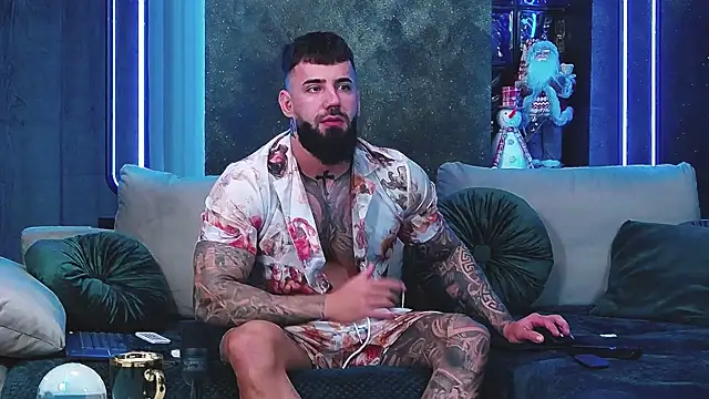 Snapshot of masterkingofmusclee chatting on December 2024 10:37:01 PM masterkingofmusclee online show from December 2024 10:37:01 PM