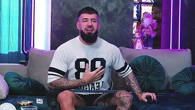 Snapshot of masterkingofmusclee chatting on December 2024 08:52:02 AM masterkingofmusclee online show from December 2024 08:52:02 AM