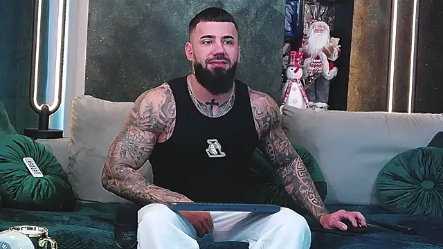 Snapshot of masterkingofmusclee chatting on December 2024 09:17:02 AM masterkingofmusclee online show from December 2024 09:17:02 AM