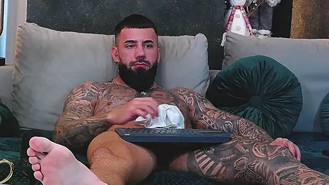 Snapshot of masterkingofmusclee chatting on December 2024 12:23:02 PM masterkingofmusclee online show from December 2024 12:23:02 PM