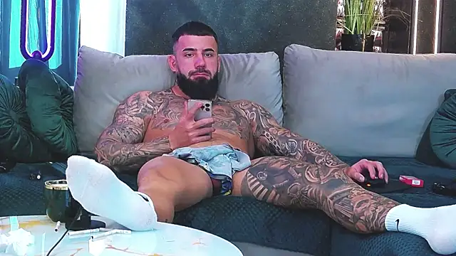 Snapshot of masterkingofmusclee chatting on January 2025 09:21:02 AM masterkingofmusclee online show from January 2025 09:21:02 AM