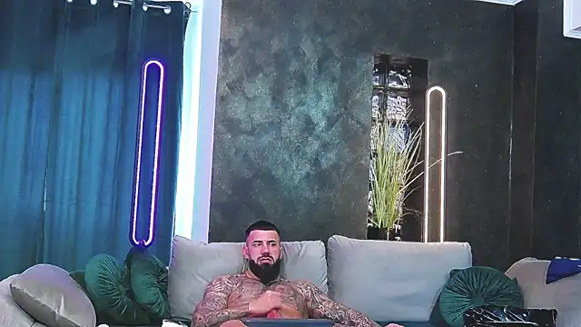 Snapshot of masterkingofmusclee chatting on January 2025 12:26:02 PM masterkingofmusclee online show from January 2025 12:26:02 PM