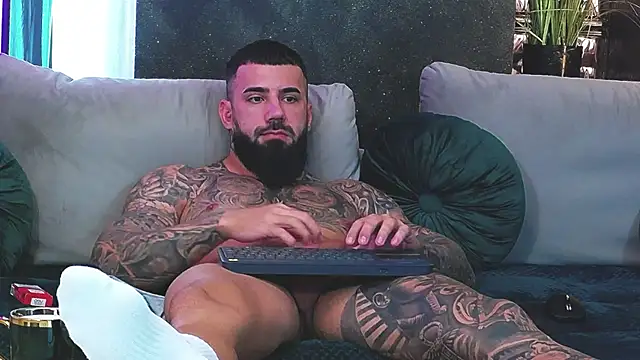 Snapshot of masterkingofmusclee chatting on January 2025 09:37:02 AM masterkingofmusclee online show from January 2025 09:37:02 AM