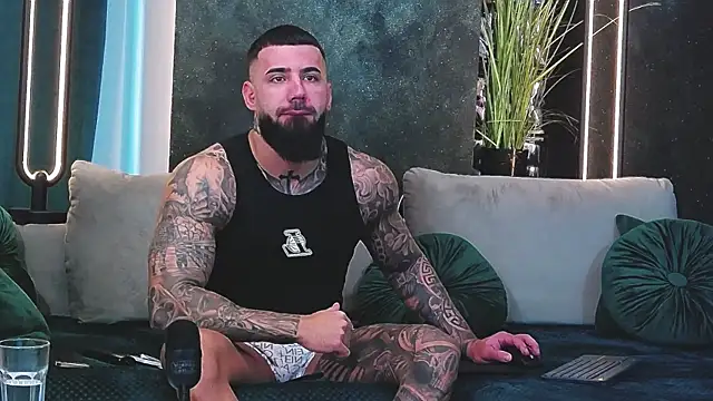 Snapshot of masterkingofmusclee chatting on January 2025 06:16:02 AM masterkingofmusclee online show from January 2025 06:16:02 AM