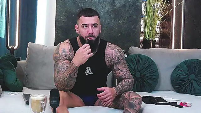 Snapshot of masterkingofmusclee chatting on January 2025 06:47:01 AM masterkingofmusclee online show from January 2025 06:47:01 AM