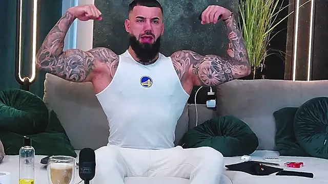 Snapshot of masterkingofmusclee chatting on January 2025 06:43:02 AM masterkingofmusclee online show from January 2025 06:43:02 AM