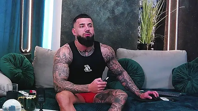 Snapshot of masterkingofmusclee chatting on January 2025 12:32:02 PM masterkingofmusclee online show from January 2025 12:32:02 PM