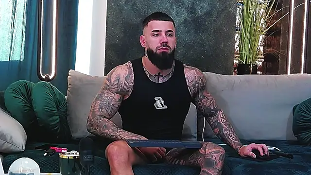 Snapshot of masterkingofmusclee chatting on January 2025 06:33:01 AM masterkingofmusclee online show from January 2025 06:33:01 AM