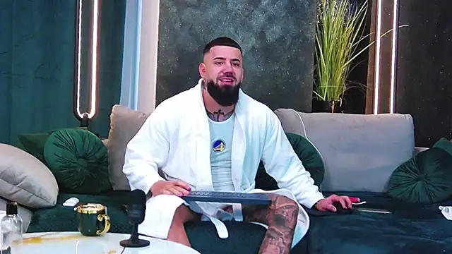 Snapshot of masterkingofmusclee chatting on February 2025 07:18:02 AM masterkingofmusclee online show from February 2025 07:18:02 AM