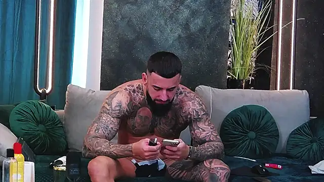 Snapshot of masterkingofmusclee chatting on February 2025 10:08:02 AM masterkingofmusclee online show from February 2025 10:08:02 AM