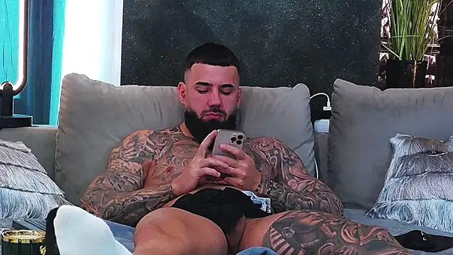 Snapshot of masterkingofmusclee chatting on February 2025 10:02:01 AM masterkingofmusclee online show from February 2025 10:02:01 AM