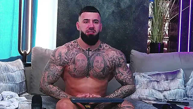 Snapshot of masterkingofmusclee chatting on February 2025 09:11:01 AM masterkingofmusclee online show from February 2025 09:11:01 AM