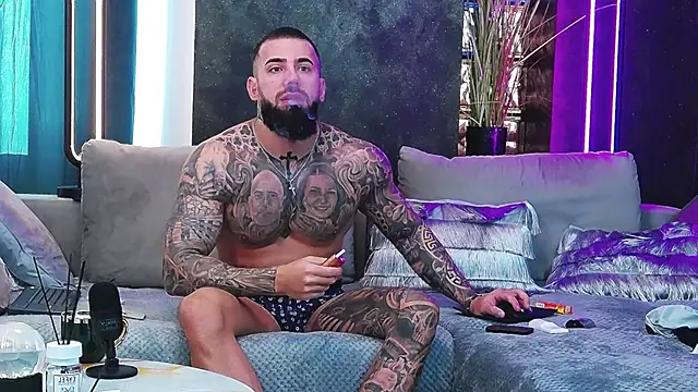 Snapshot of masterkingofmusclee chatting on February 2025 07:09:02 AM masterkingofmusclee online show from February 2025 07:09:02 AM