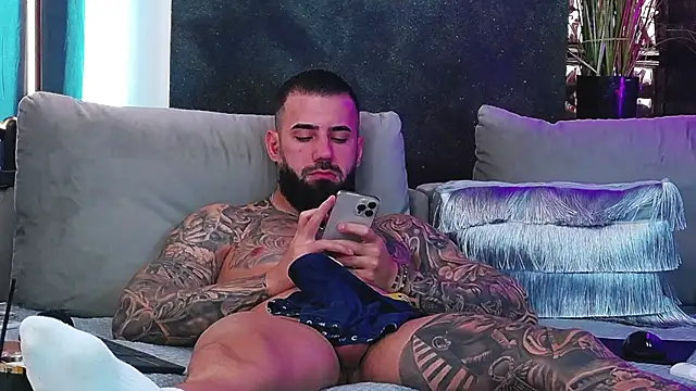 Snapshot of masterkingofmusclee chatting on February 2025 10:15:02 AM masterkingofmusclee online show from February 2025 10:15:02 AM