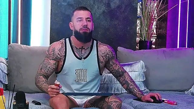 Snapshot of masterkingofmusclee chatting on February 2025 08:48:02 AM masterkingofmusclee online show from February 2025 08:48:02 AM