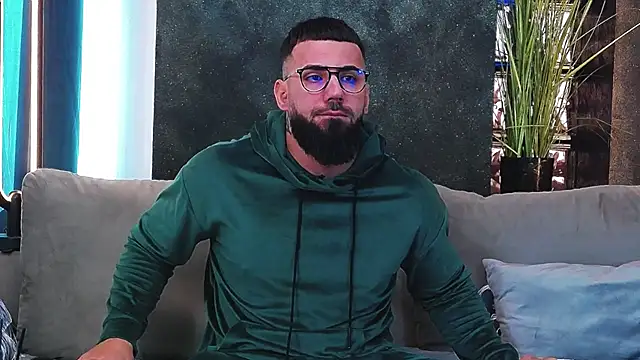 Snapshot of masterkingofmusclee chatting on March 2025 01:20:01 PM masterkingofmusclee online show from March 2025 01:20:01 PM