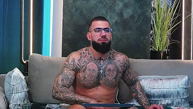 Snapshot of masterkingofmusclee chatting on March 2025 02:08:02 PM masterkingofmusclee online show from March 2025 02:08:02 PM