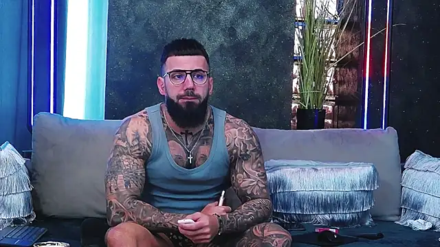 Snapshot of masterkingofmusclee chatting on March 2025 07:08:02 AM masterkingofmusclee online show from March 2025 07:08:02 AM