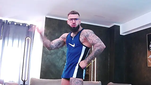 Snapshot of masterkingofmusclee chatting on March 2025 07:32:01 AM masterkingofmusclee online show from March 2025 07:32:01 AM