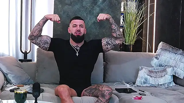 Snapshot of masterkingofmusclee chatting on March 2025 07:37:02 AM masterkingofmusclee online show from March 2025 07:37:02 AM