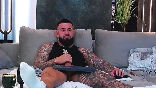 Snapshot of masterkingofmusclee chatting on March 2025 11:31:01 AM masterkingofmusclee online show from March 2025 11:31:01 AM