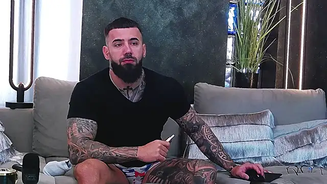 Snapshot of masterkingofmusclee chatting on March 2025 09:03:02 AM masterkingofmusclee online show from March 2025 09:03:02 AM