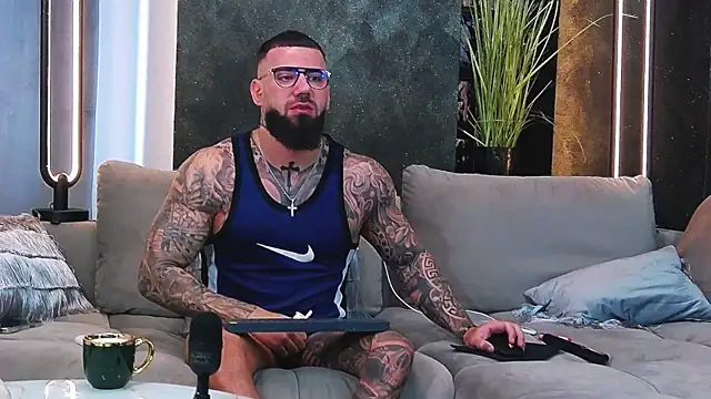 Snapshot of masterkingofmusclee chatting on March 2025 07:13:02 AM masterkingofmusclee online show from March 2025 07:13:02 AM