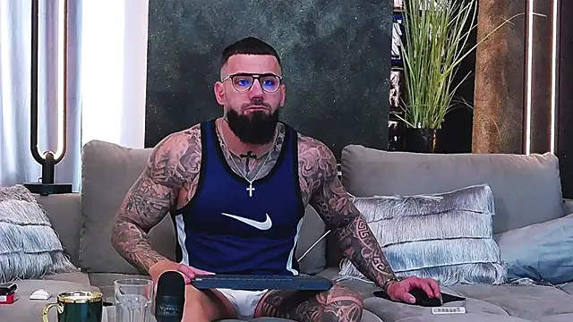 Snapshot of masterkingofmusclee chatting on March 2025 08:36:01 AM masterkingofmusclee online show from March 2025 08:36:01 AM