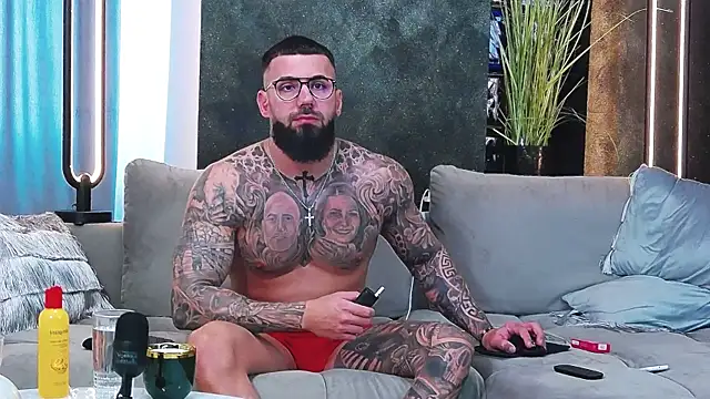 Snapshot of masterkingofmusclee chatting on March 2025 01:07:02 PM masterkingofmusclee online show from March 2025 01:07:02 PM