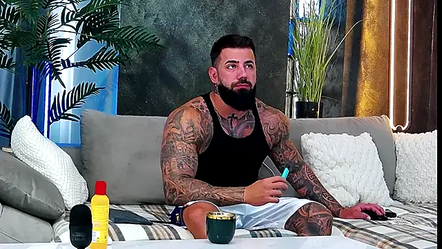 Snapshot of masterkingofmusclee chatting on September 2025 07:01:01 AM masterkingofmusclee online show from September 2025 07:01:01 AM